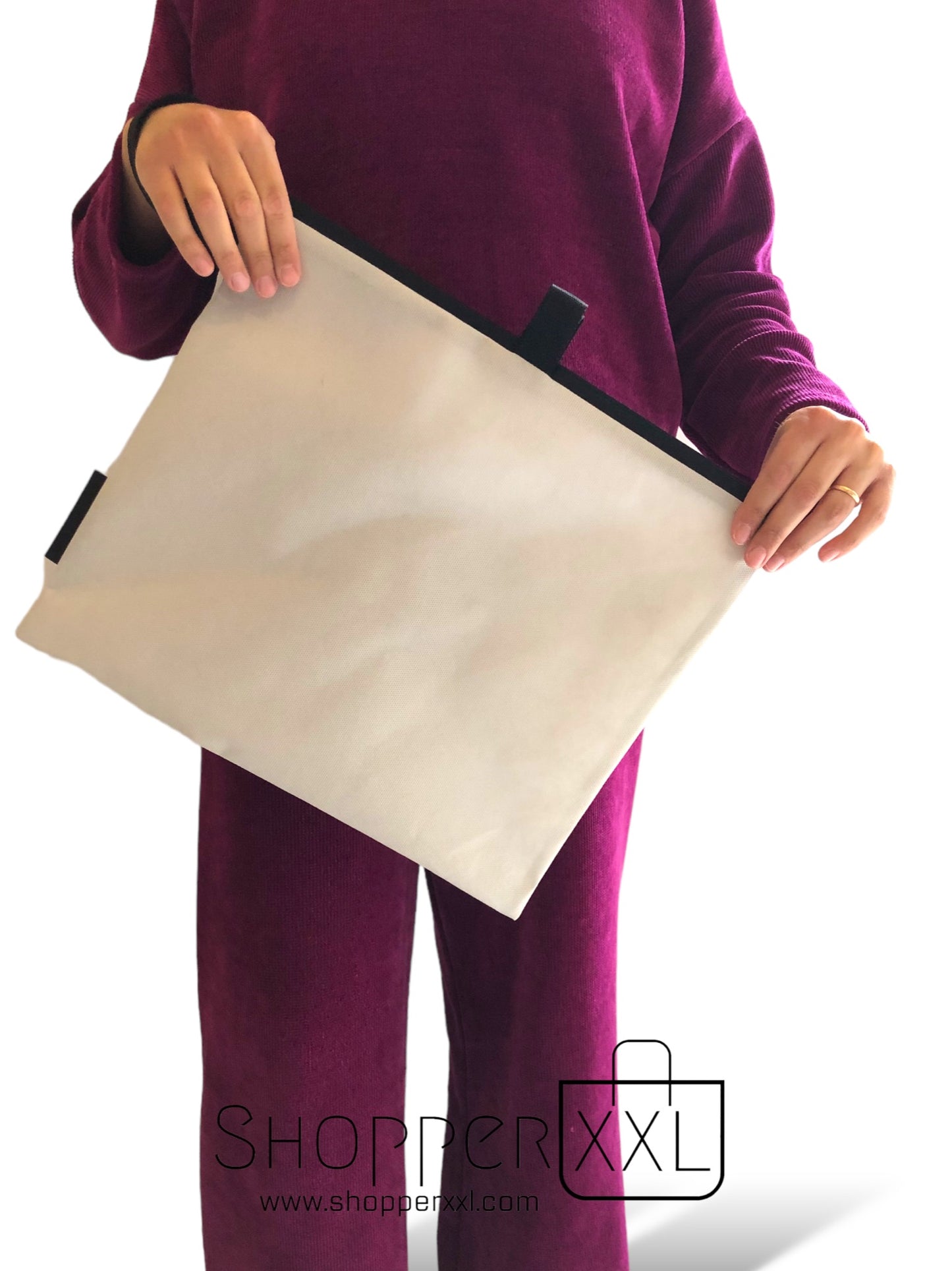 Shopper panna in TNT ecologico, elegante e sostenibile per boutique di alta classe